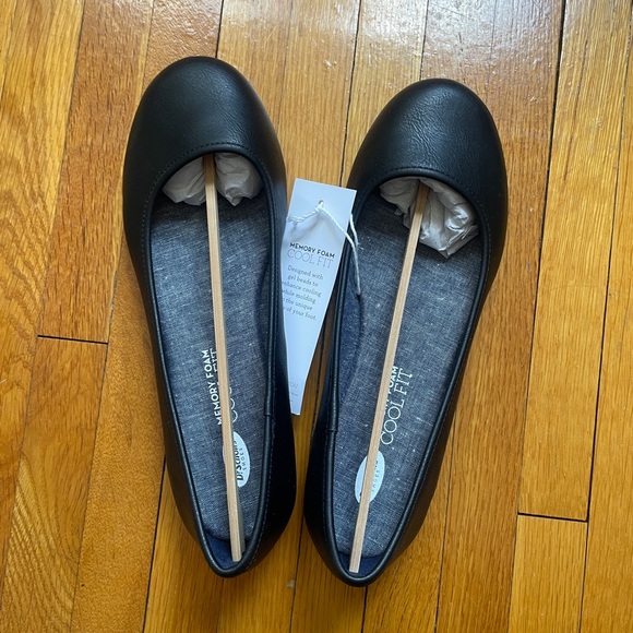 Brand new Dr Scholl's black flats! Perfect for work or walking around! - Picture 1 of 5
